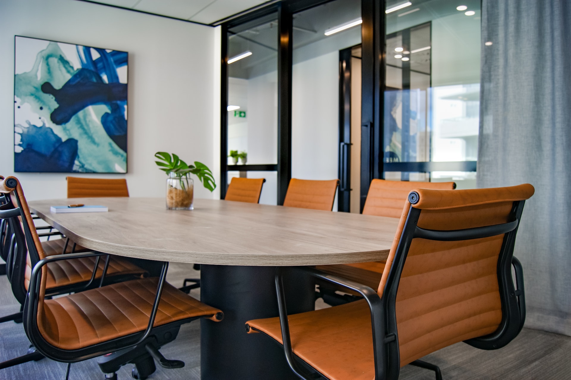 What are the Benefits of Shopping for Modern Office Furniture Online?